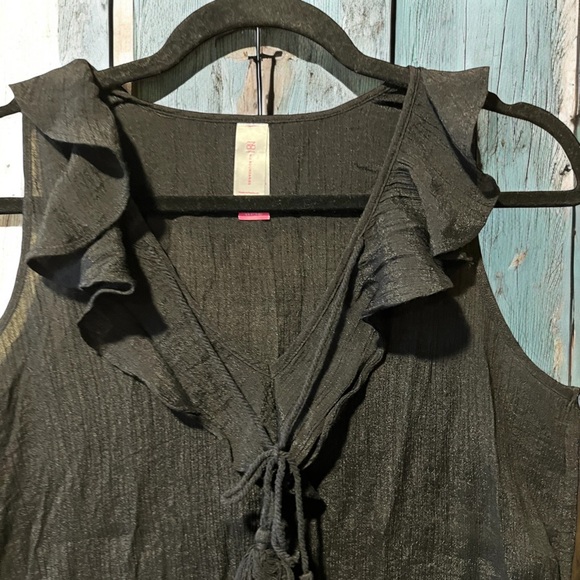 NO BO Black Sleeveless Top with Ruffles - Picture 3 of 12